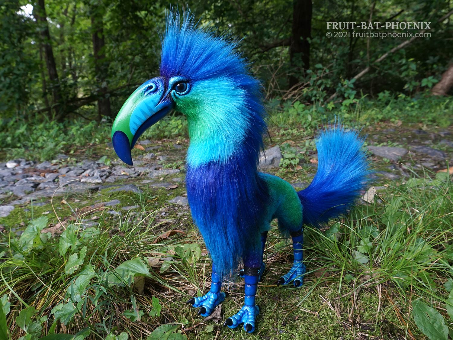 Blue Toucangriff poseable art doll