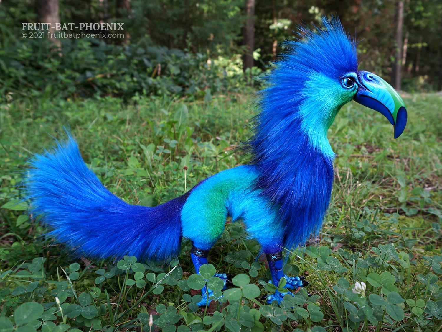 Blue Toucangriff poseable art doll